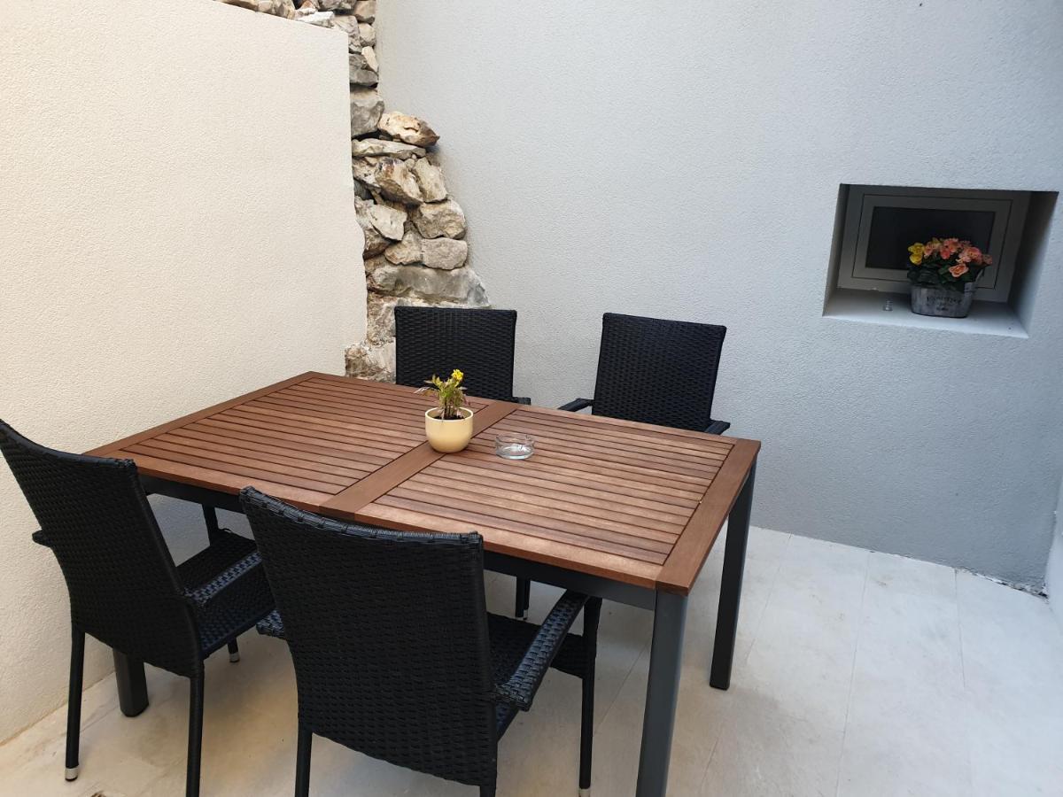 Castel Διαμέρισμα Mali Lošinj Εξωτερικό φωτογραφία